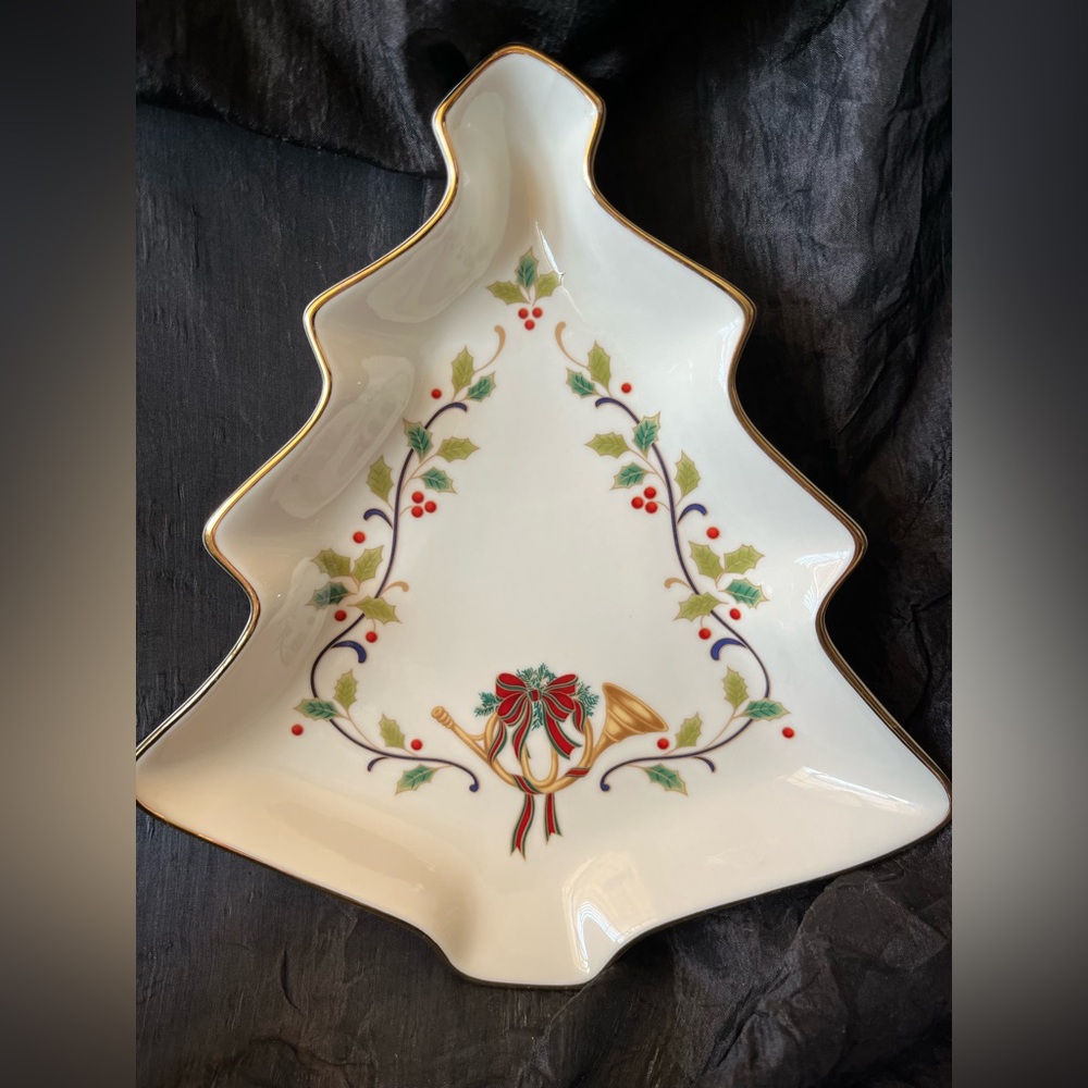 MIkasa Holiday Tree Serving Dish/Candy/Trinkets